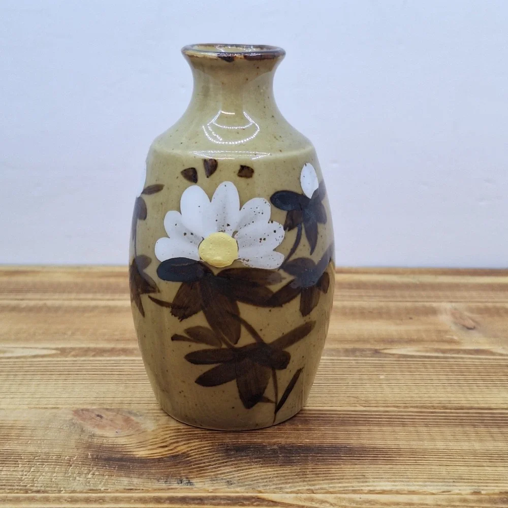 vintage Highland Stoneware pottery bud vase, Ft hand-painted White floral decor‎